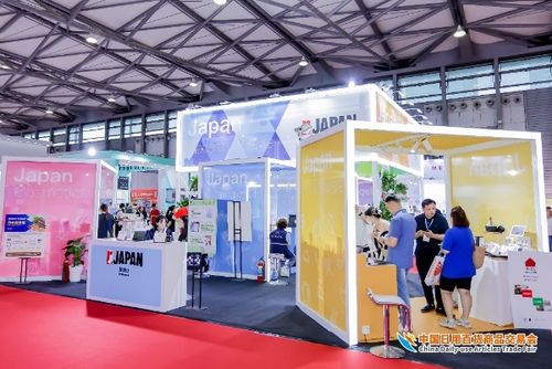 人流如潮星聚上海 第116屆中國(guó)日用百貨商品交易會(huì)盛大開(kāi)幕